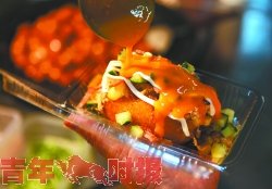 臭豆腐酸辣粉昆虫宴 逛中山南路美食夜市