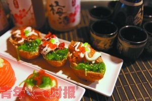 臭豆腐酸辣粉昆虫宴 逛中山南路美食夜市