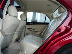 比亚迪G6 2013款 2.0L 手动尊贵型