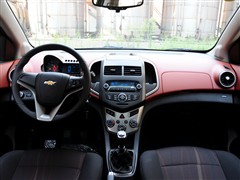 爱唯欧2011款 三厢 1.6 MT SX