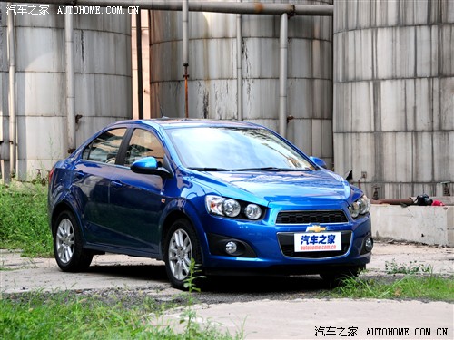 爱唯欧2011款 三厢 1.6 MT SX