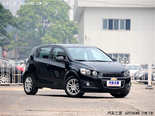 爱唯欧2011款 两厢 1.6 mt sx