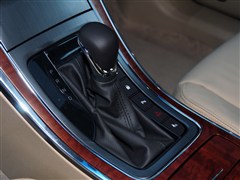 荣威950 2012款 2.4l 豪华版