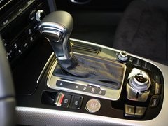 一汽奥迪  奥迪A4L 40TFSI AT 挂档把手特写