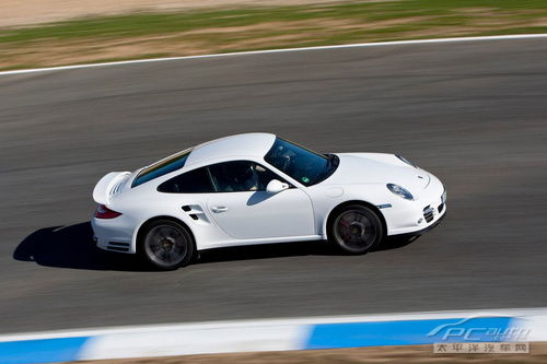 2013款GT-R vs 七代911 Turbo
