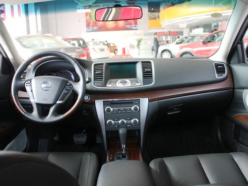 东风日产  公爵 2.5 XV CVT 中控台整体