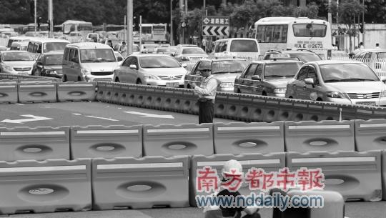 广州天河北隧道施工围蔽首日即出现大拥堵