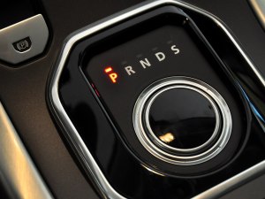 揽胜极光 2013款 2.0T 5门耀真版