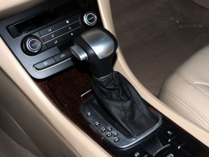 荣威550 2013款 550D 1.8T 自动品臻版