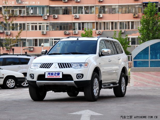 三菱三菱(进口)帕杰罗·劲畅(进口)2011款 3.0L 豪华导航版