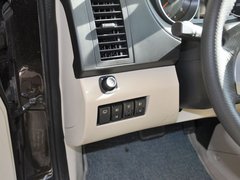 海马汽车  海马骑士 2.0 AT 方向盘左后仪表台