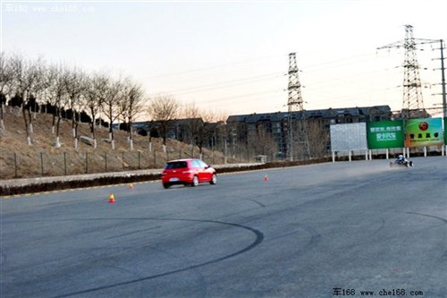 秒杀GTI！ 解读大学生方程式赛车--黑鲨 汽车之家