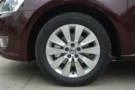 1.6L车型采用的16寸轮毂