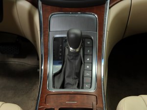 荣威950 2012款 2.4L 豪华行政版