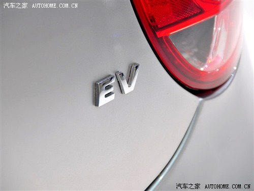 奇瑞瑞麒M3-EV亮相车展！很短很可爱 汽车之家