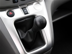 日产nv200 2011款 1.6l 232座 尊雅型