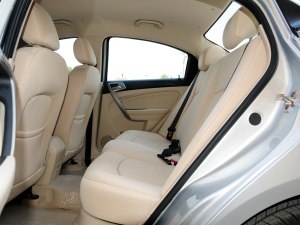 奇瑞A3 2012款 三厢 1.6L CVT进取型