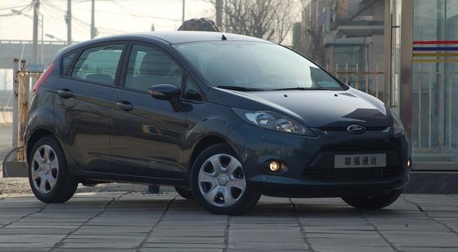 新嘉年华两厢 1.3MT经典型