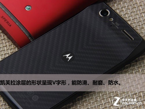 W网美机争锋 Razr V XT885对比索尼LT22i