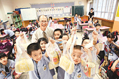 曾数度面临“杀校”的鲜鱼行小学校长梁纪昌表示，新学年收生情况理想，又鼓励于“杀校”边缘的学校不要放弃。资料图片