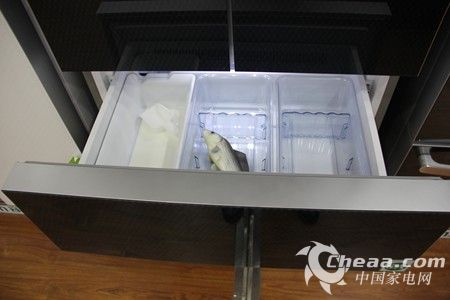 容声冰箱BCD-430WPMB上层冷冻室