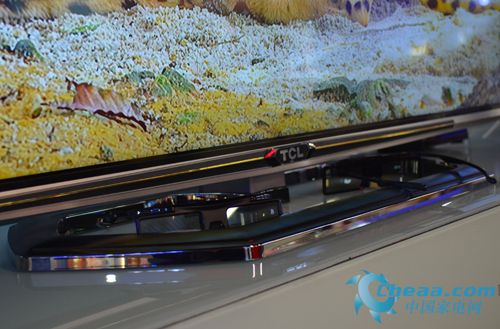 TCL L65E5690A-3D电视底座实拍