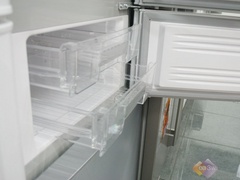 伊莱克斯欧式设计三门冰箱直降600元