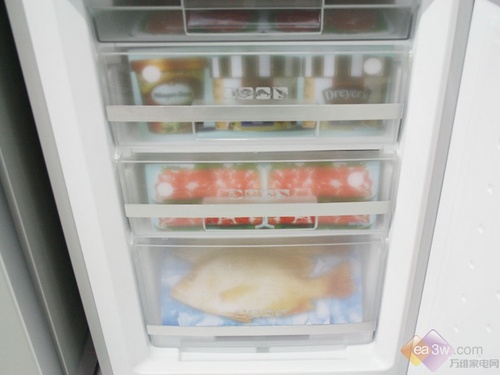 美的两门冰箱超省电设计小降300元