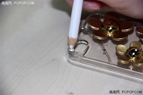 给iPhone做件衣裳 diy水钻手机壳教程