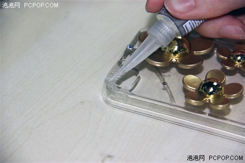 给iPhone做件衣裳 diy水钻手机壳教程