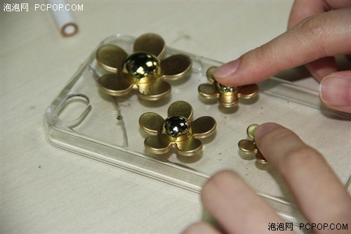 给iPhone做件衣裳 diy水钻手机壳教程