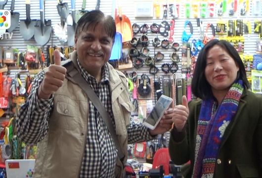 COTV全球直播: 义乌亿迪户外用品吴群芳商行专业销售:打火石、兵工铲、棒球棒、探测仪、野外炊具、户外帐篷、登山拐杖、保温杯、雨衣、雨鞋、铝箔毯、手电筒、头照灯、补胎器、多功能老虎钳等户外产品