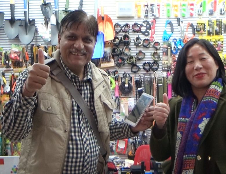 COTV全球直播: 义乌亿迪户外用品吴群芳商行专业销售:打火石、兵工铲、棒球棒、探测仪、野外炊具、户外帐篷、登山拐杖、保温杯、雨衣、雨鞋、铝箔毯、手电筒、头照灯、补胎器、多功能老虎钳等户外产品