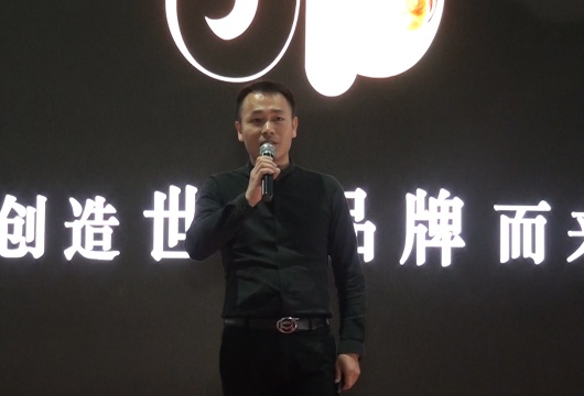 COTV全球直播: 香港独霸服饰