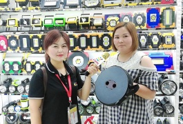 中网市场发布：宁海县星战士户外用品厂生产销售: “星战士”品牌系列手电筒、户外野营灯、折叠凳子等产品