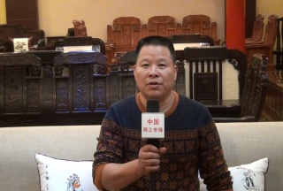 大号电视: 东阳花园红木家具城明清御阁红木店
