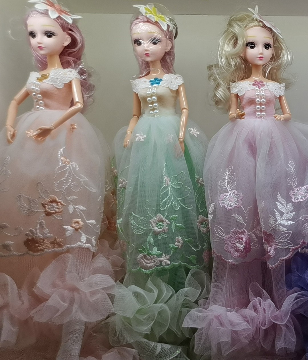 义乌市悦欣玩具厂生产销售各种芭比娃娃系列产品