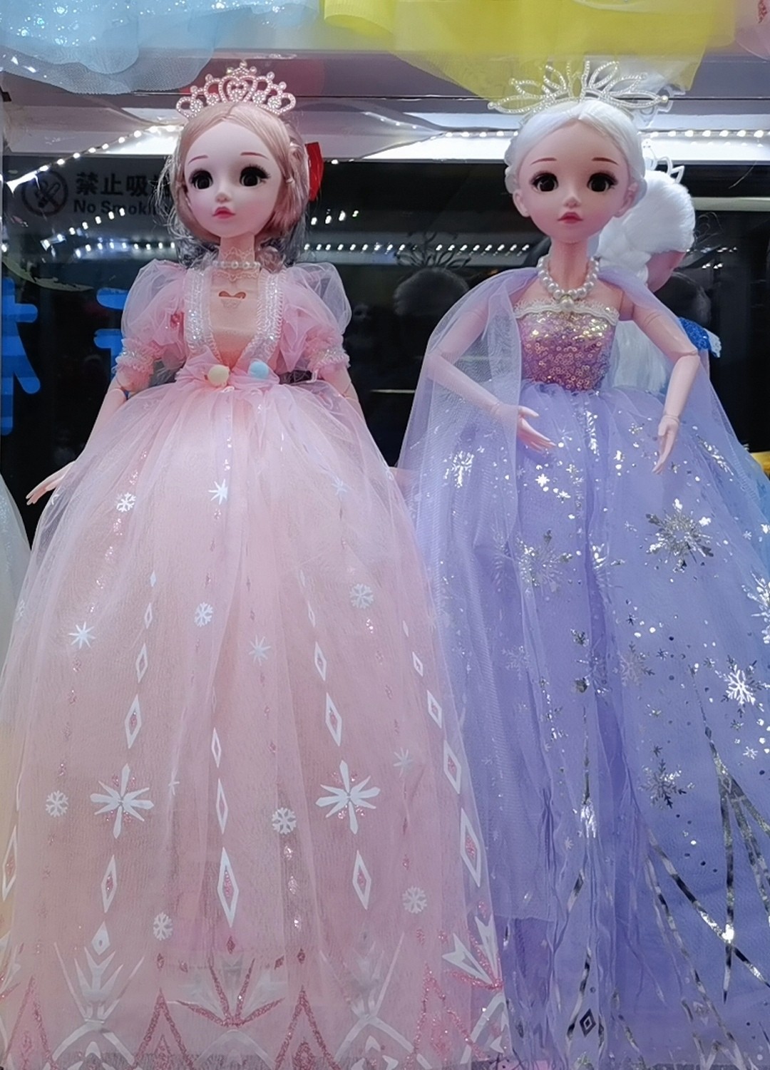 义乌市志刚玩具商行批发销售新机缘芭比洋娃娃，音乐娃娃、钥匙扣娃娃等产品