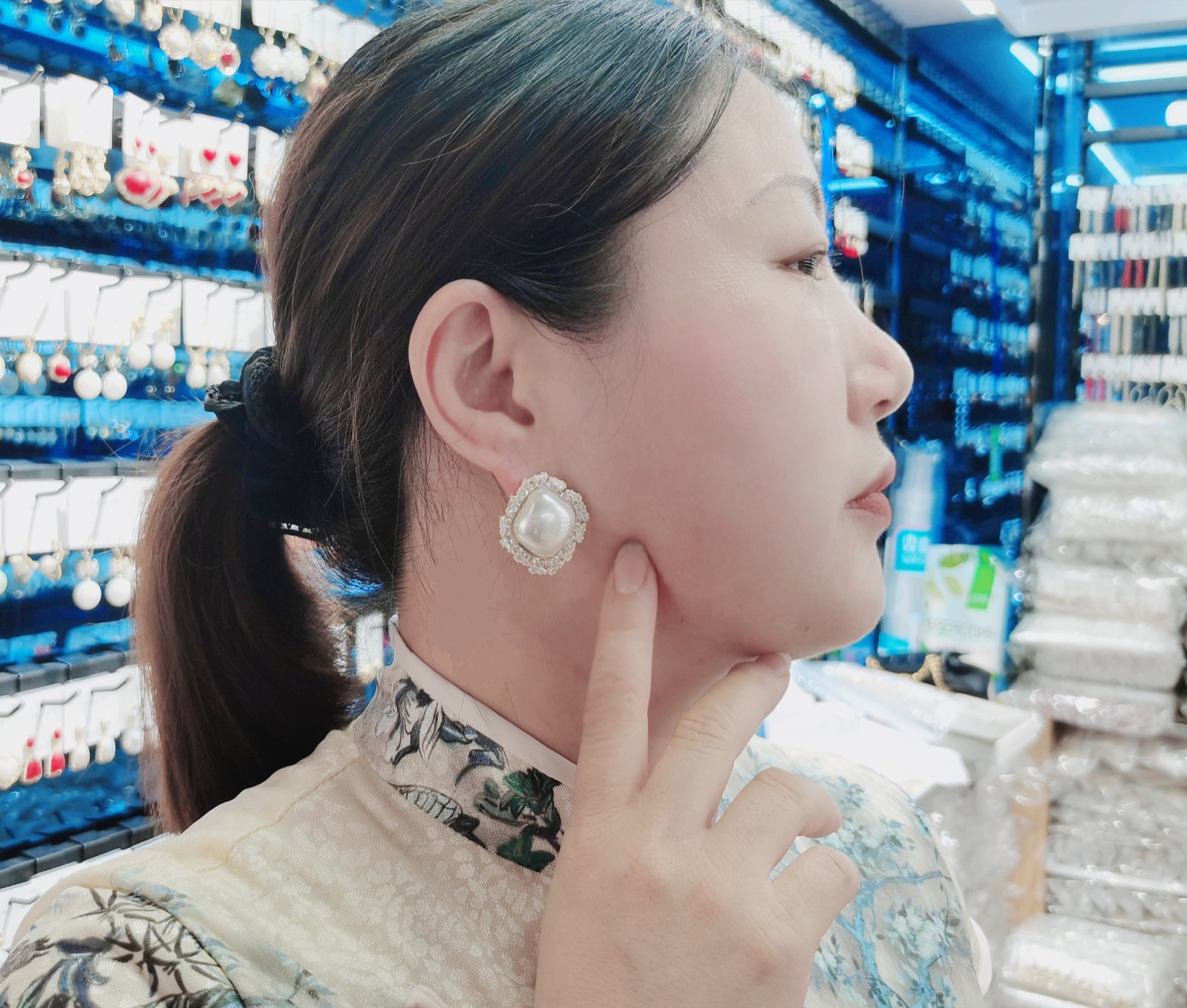 义乌市亚宁饰品厂生产销售各种高中档时尚耳环饰品