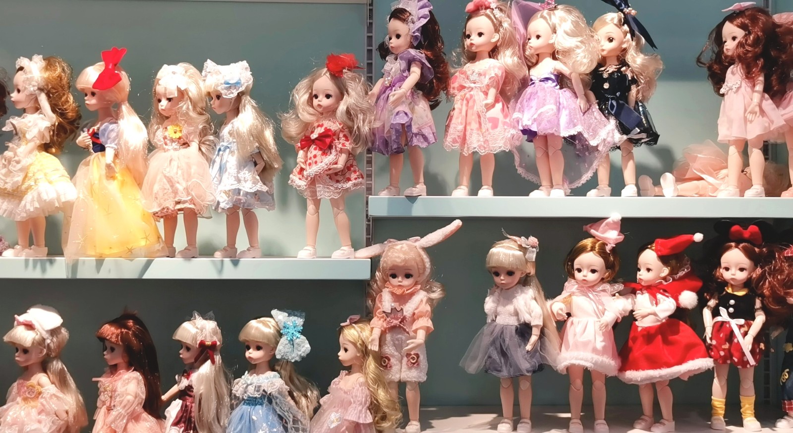 义乌市熙笑果丁文化创意有限公司批发挡搪塑胶芭比娃娃、肥童娃娃等玩具产品