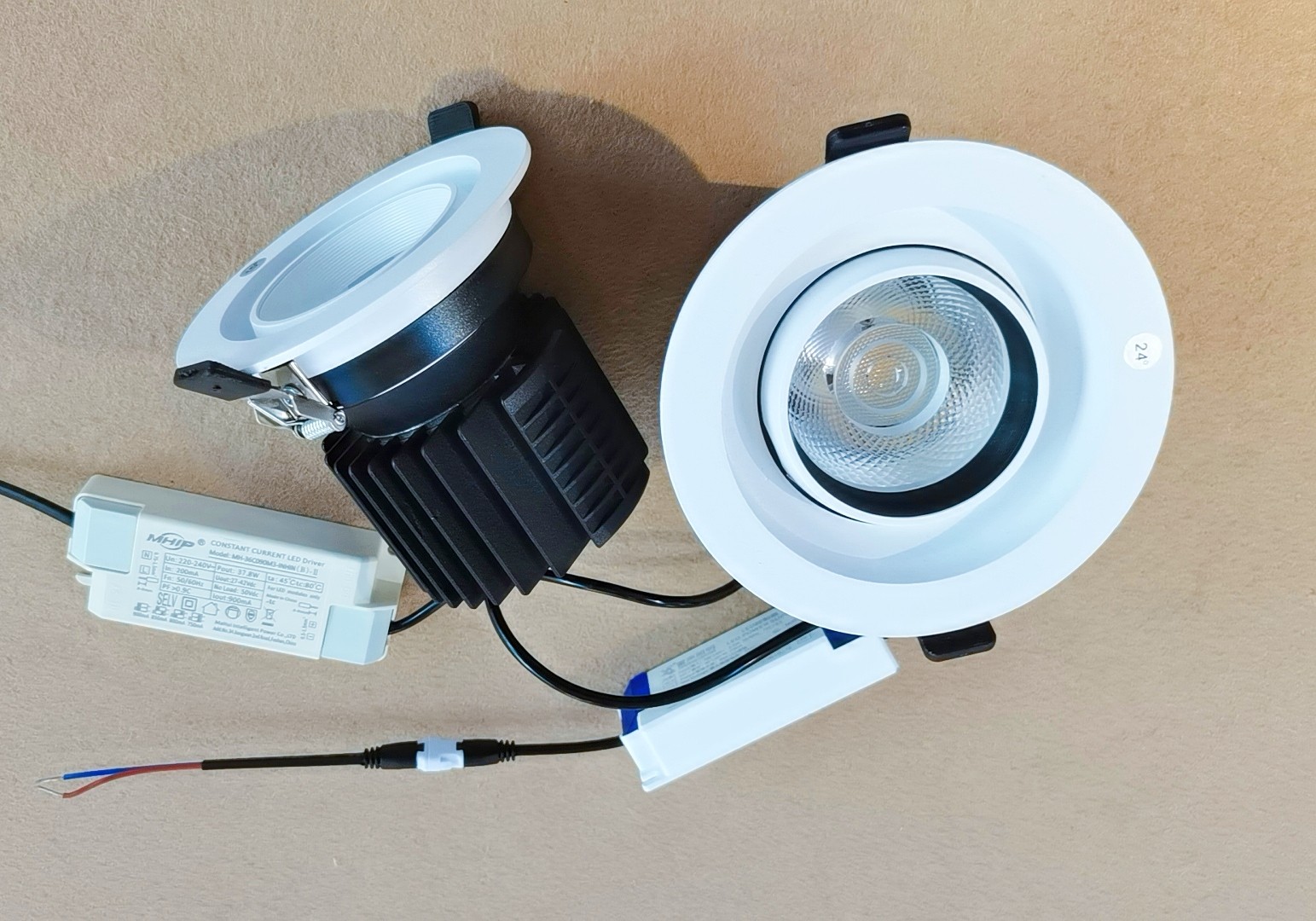 COTV直播-佛山市雷声照明有限公司生产销售“雷声”系列商业照明灯具、LED导轨灯，象鼻灯、牛眼灯、洗墙灯、深防眩射灯及各种筒灯，欢迎大家光临！