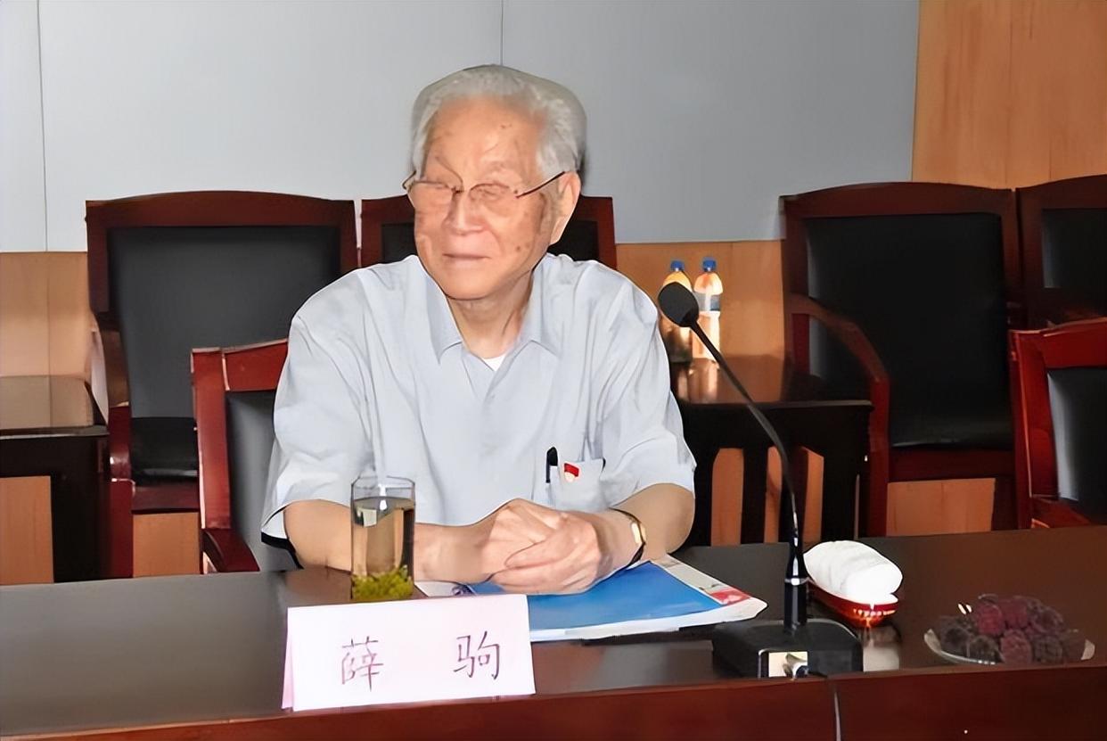 他44岁遭到不公待遇，1972年被平反，65岁任浙江省委书记，今101岁