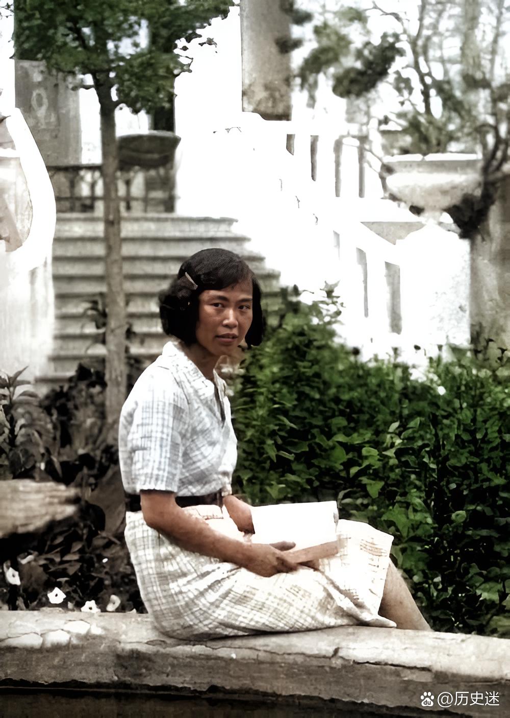 贺子珍是毛主席的夫人，两人相识于井冈山，在革命最困难的时期，贺子珍整整陪伴了毛主席十年。
