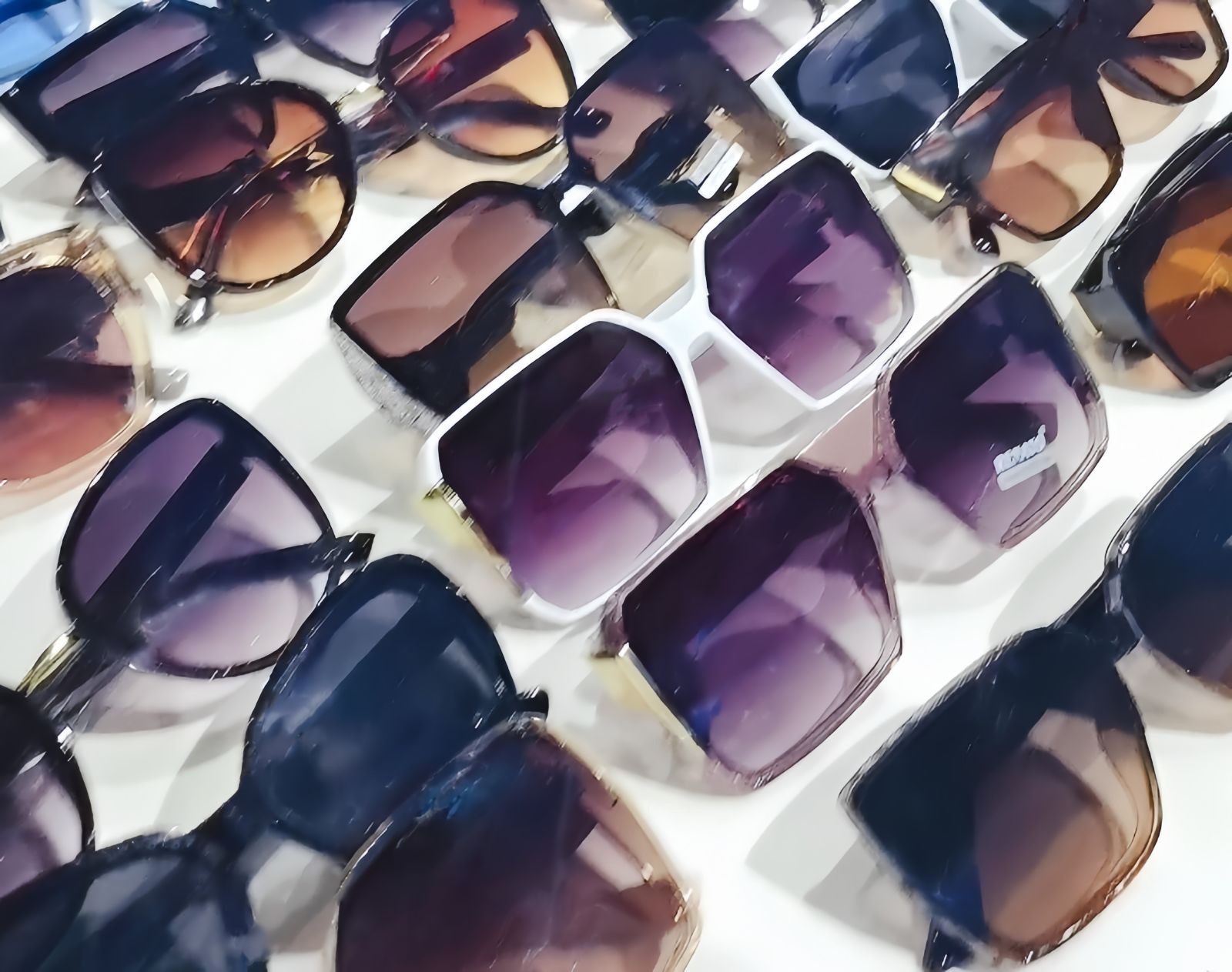 COTV全球直播-台州臻靓眼镜有限公司研发生产各种男女时尚休闲眼镜、老花眼镜、太阳眼镜及各种配套镜片、镜架等产品，欢迎大家光临！