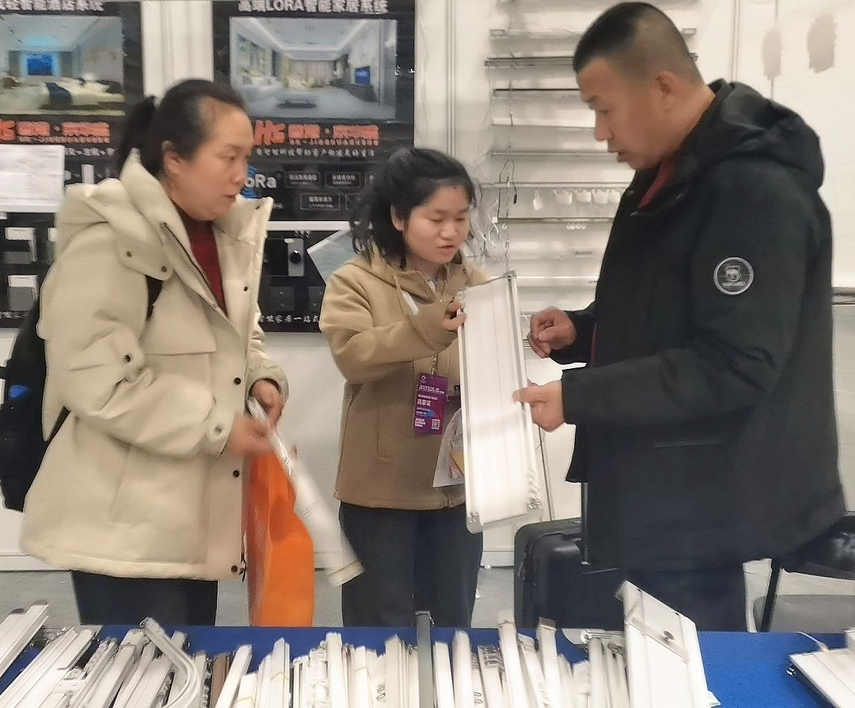 COTV全球直播-香港京华盛窗饰智能科技有限公司、京华盛窗饰（山东）有限公司专业生产“华龍宇”静音直轨、罗马杆、可弯轨道、锌合金、内嵌轨道、电动轨道、超薄轨道、伸缩轨道，欢迎大家光临！
