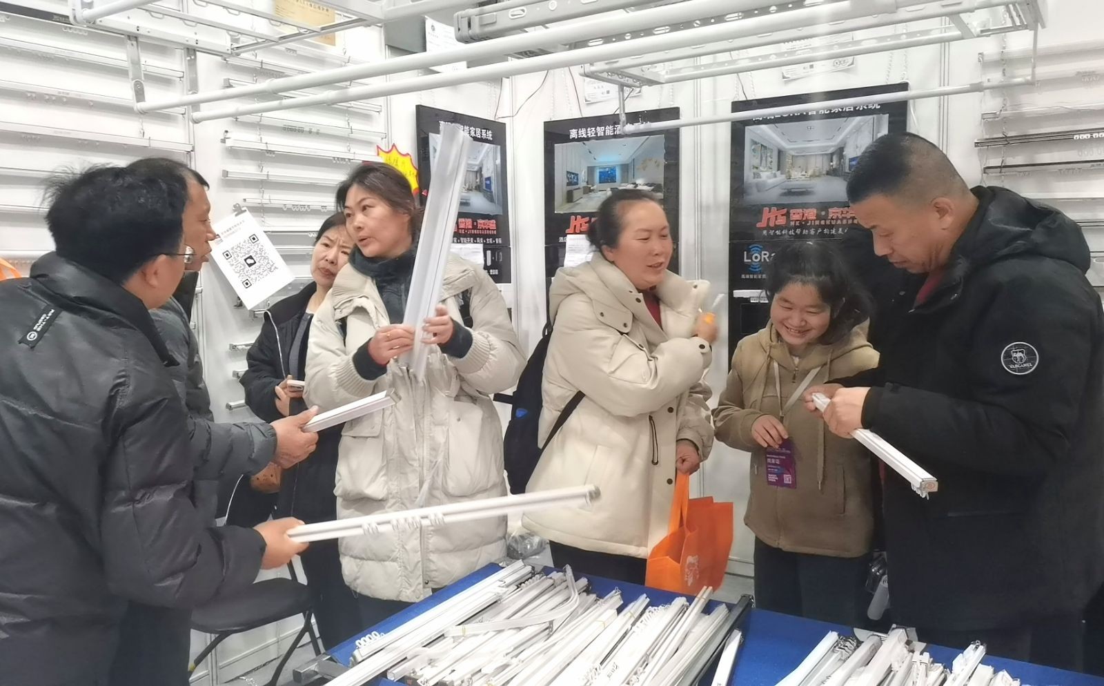 COTV全球直播-香港京华盛窗饰智能科技有限公司、京华盛窗饰（山东）有限公司专业生产“华龍宇”静音直轨、罗马杆、可弯轨道、锌合金、内嵌轨道、电动轨道、超薄轨道、伸缩轨道，欢迎大家光临！