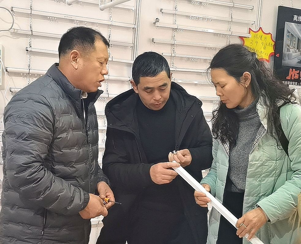 COTV全球直播-香港京华盛窗饰智能科技有限公司、京华盛窗饰（山东）有限公司专业生产“华龍宇”静音直轨、罗马杆、可弯轨道、锌合金、内嵌轨道、电动轨道、超薄轨道、伸缩轨道，欢迎大家光临！