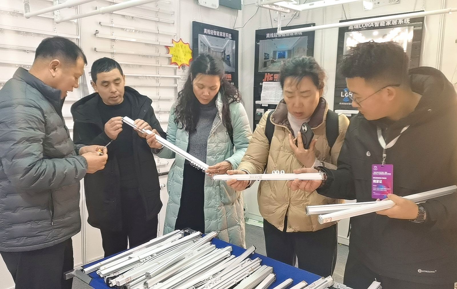 COTV全球直播-香港京华盛窗饰智能科技有限公司、京华盛窗饰（山东）有限公司专业生产“华龍宇”静音直轨、罗马杆、可弯轨道、锌合金、内嵌轨道、电动轨道、超薄轨道、伸缩轨道，欢迎大家光临！