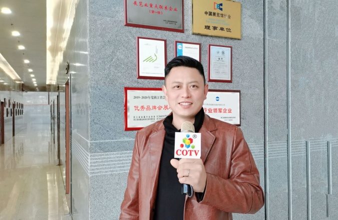 COTV全球直播-新乡市鑫艺画框装饰商行专业经营销售装饰龙骨背板、快装大型画框（画板）、国展展板、快装龙骨、无框画板、防潮板、磁性墙板、快装墙板及防划手拉膜等产品，欢迎大家光临！