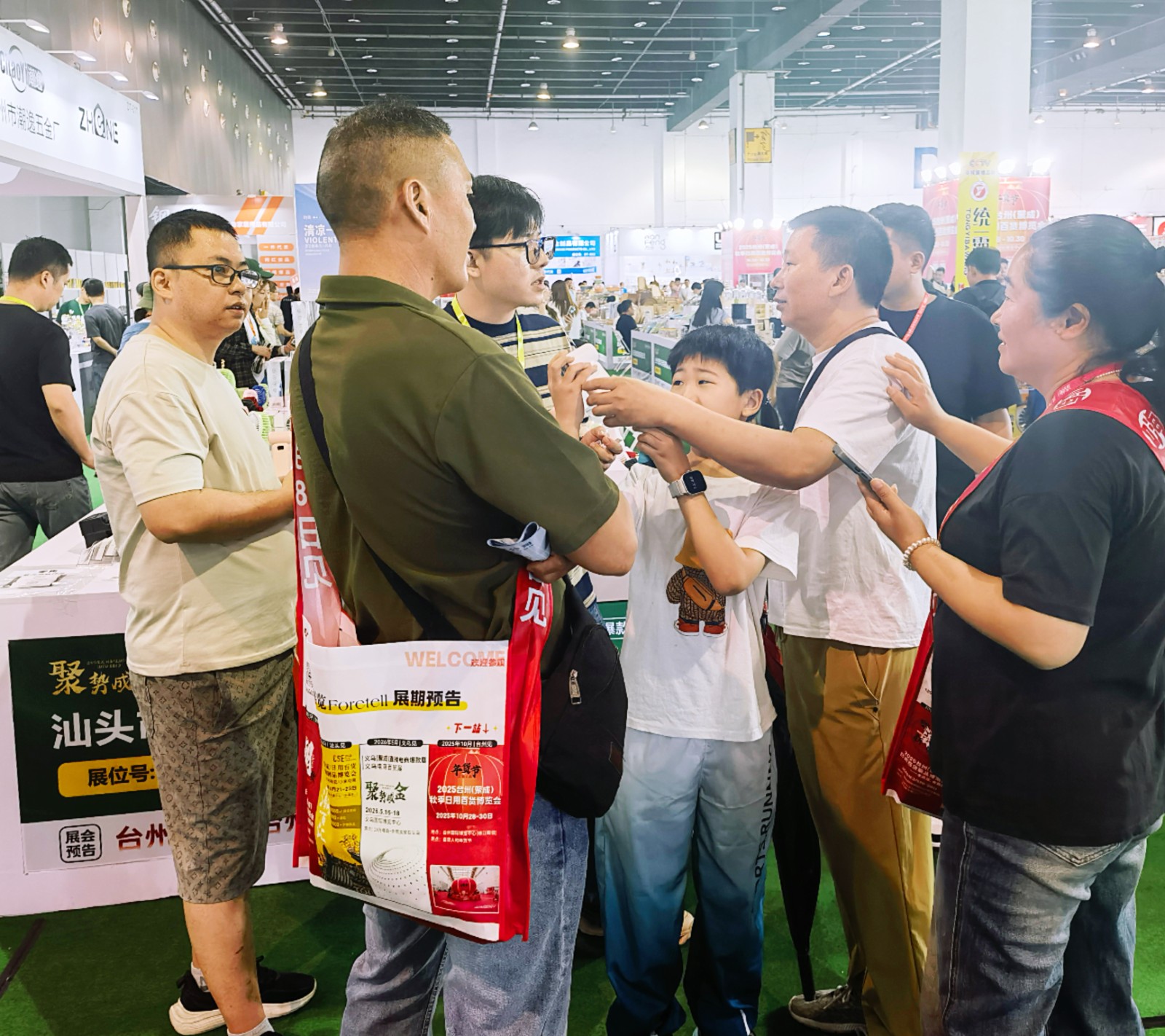 COTV全球直播-汕头市澄海区金牛工艺品厂专业研发生产：“”品初夏”、“PCX”品牌系列迷你小电扇、学生小电扇、高速大风力小电扇以及各种两季小家电等产品，欢迎大家光临！